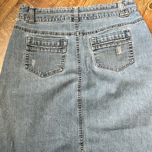 Cato brand size 10 long denim skirt - Picture 5 of 6